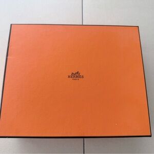 Hermès Orange Box with tissue paper and ribbon size 9 x 7.5 x 3 in